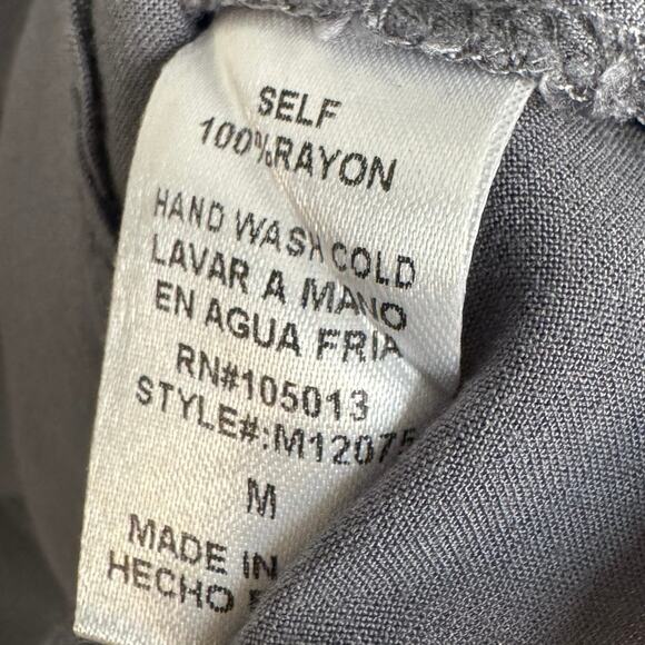 Andree Womens Gray Floral Embroidery Puff Sleeve Spilt V-Neck Blouse Size Medium - Picture 3 of 4